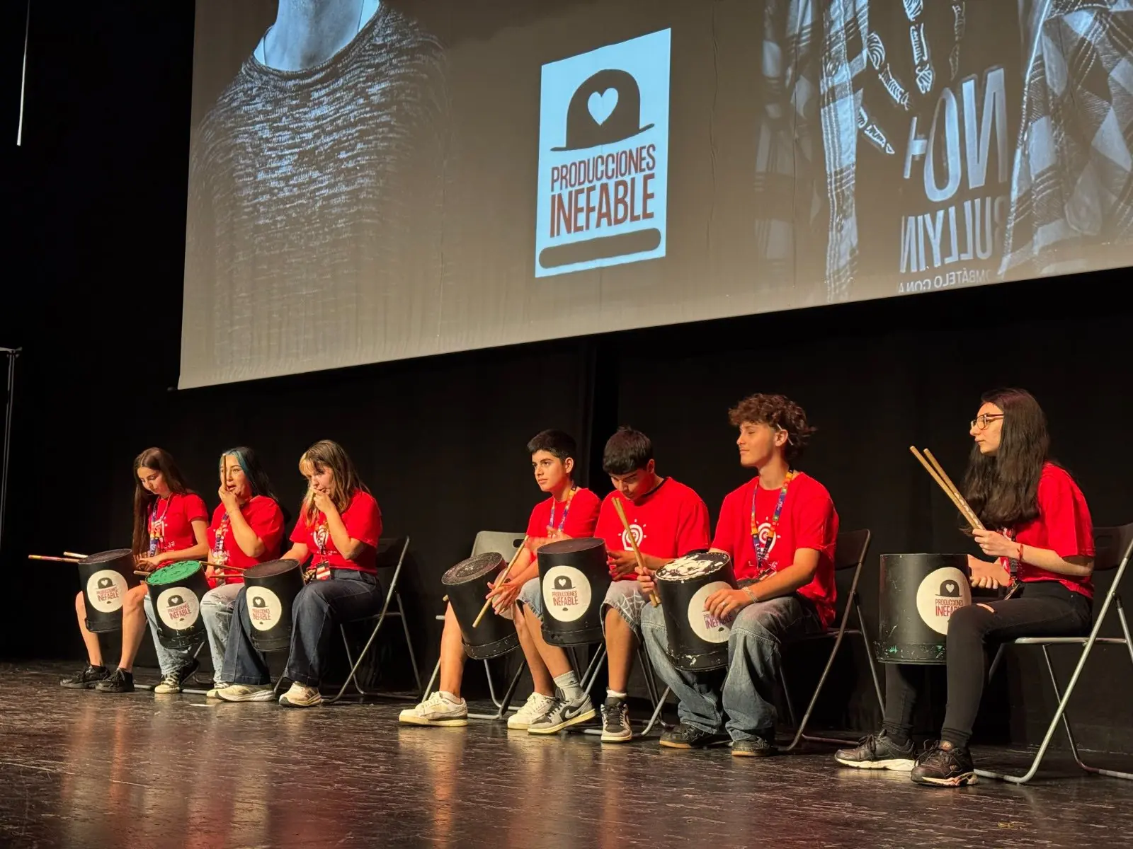 Dinàmica musical de Producciones Inefable amb joves de La EJE