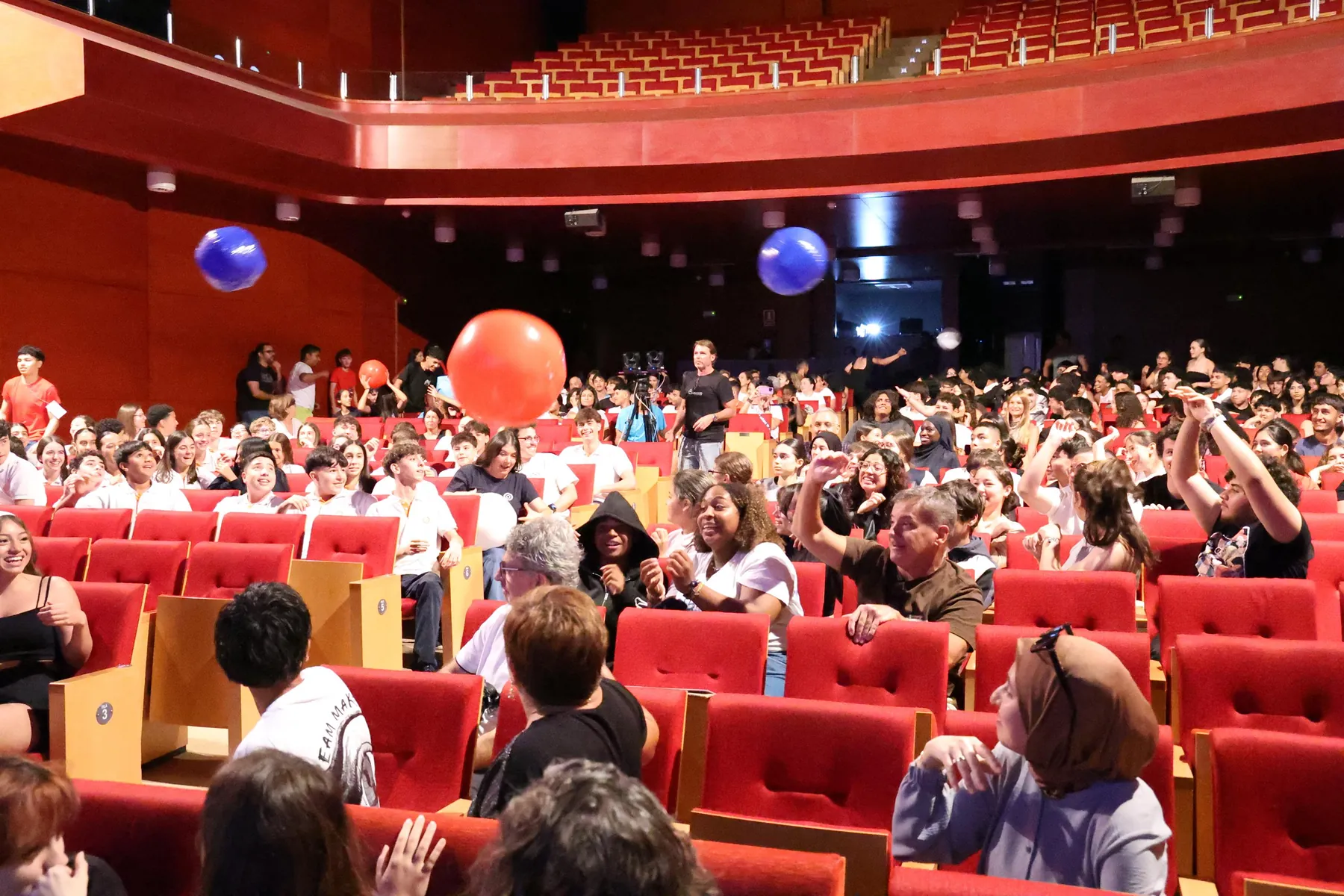 Jóvenes estudiantes de Lanzarote participando en el evento de La EJE