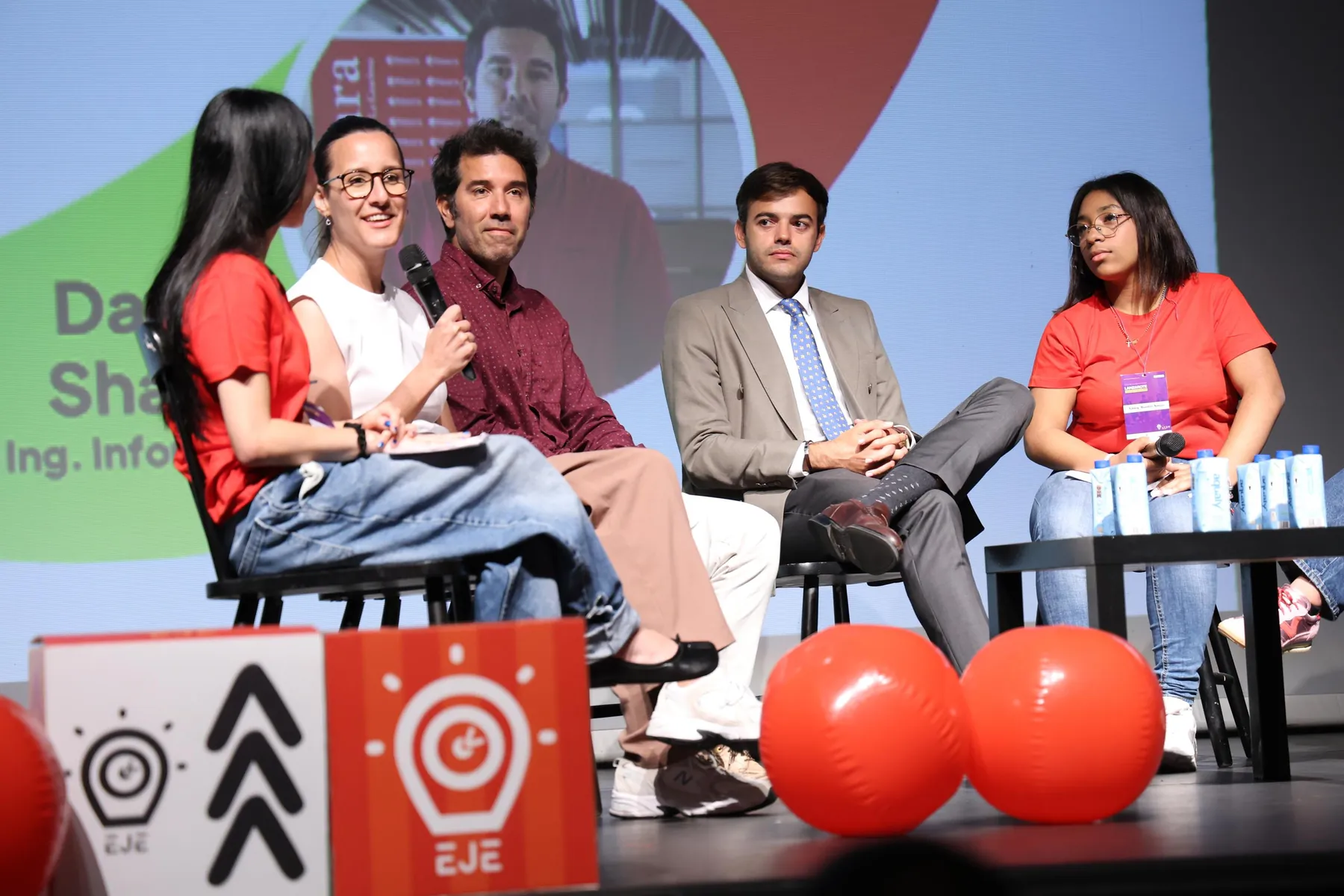Jóvenes estudiantes de Lanzarote participando en el evento de La EJE