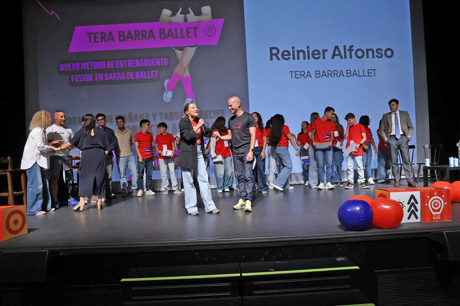 Jóvenes estudiantes de Lanzarote participando en el evento de La EJE